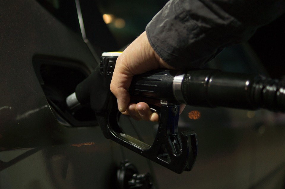 95-oktanski bencin bo opolnoči dražji za 2,9 centa, dizelsko gorivo za 3,1 centa na liter. Za liter dizla bo treba po novem odšteti 1,178 evra, za liter 95-oktanskega bencina pa 1,271 evra. Foto: pixabay.com
