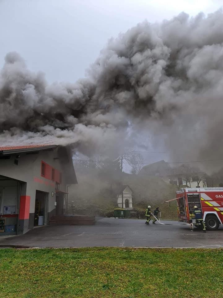 POŽAR: Gasilcem PGD Vrsnik zgorel gasilski dom, prosijo za pomoč