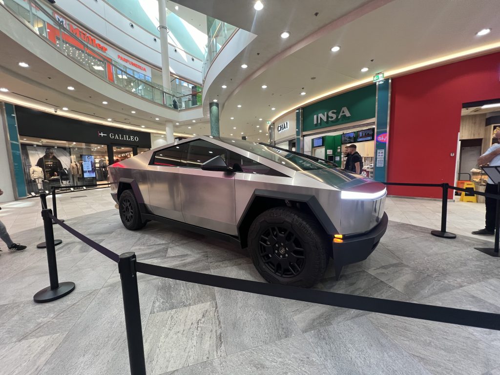 Tesla cybertruck