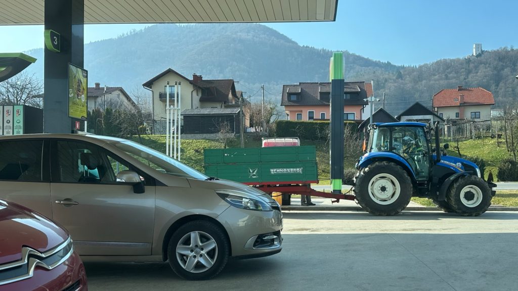 Bencinska-crpalka-gorivo-podrazitev